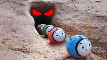 Thomas Toy Trains Escape the Mystery Tunnel in the Sand Adventure